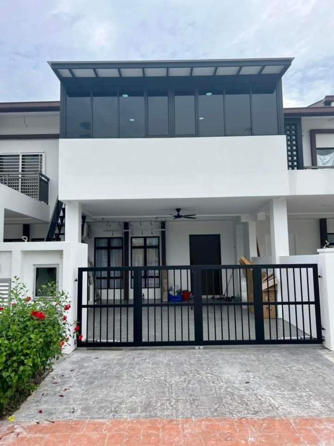 Faridz Homestay At Myra Saujana Kampong Simpang Empat Ngoại thất bức ảnh