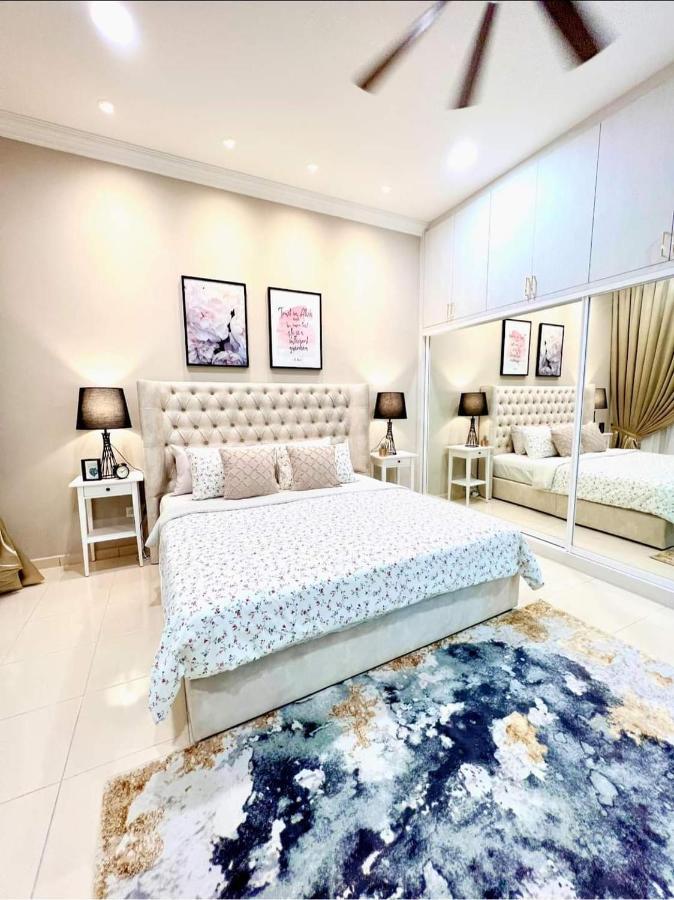 Faridz Homestay At Myra Saujana Kampong Simpang Empat Ngoại thất bức ảnh